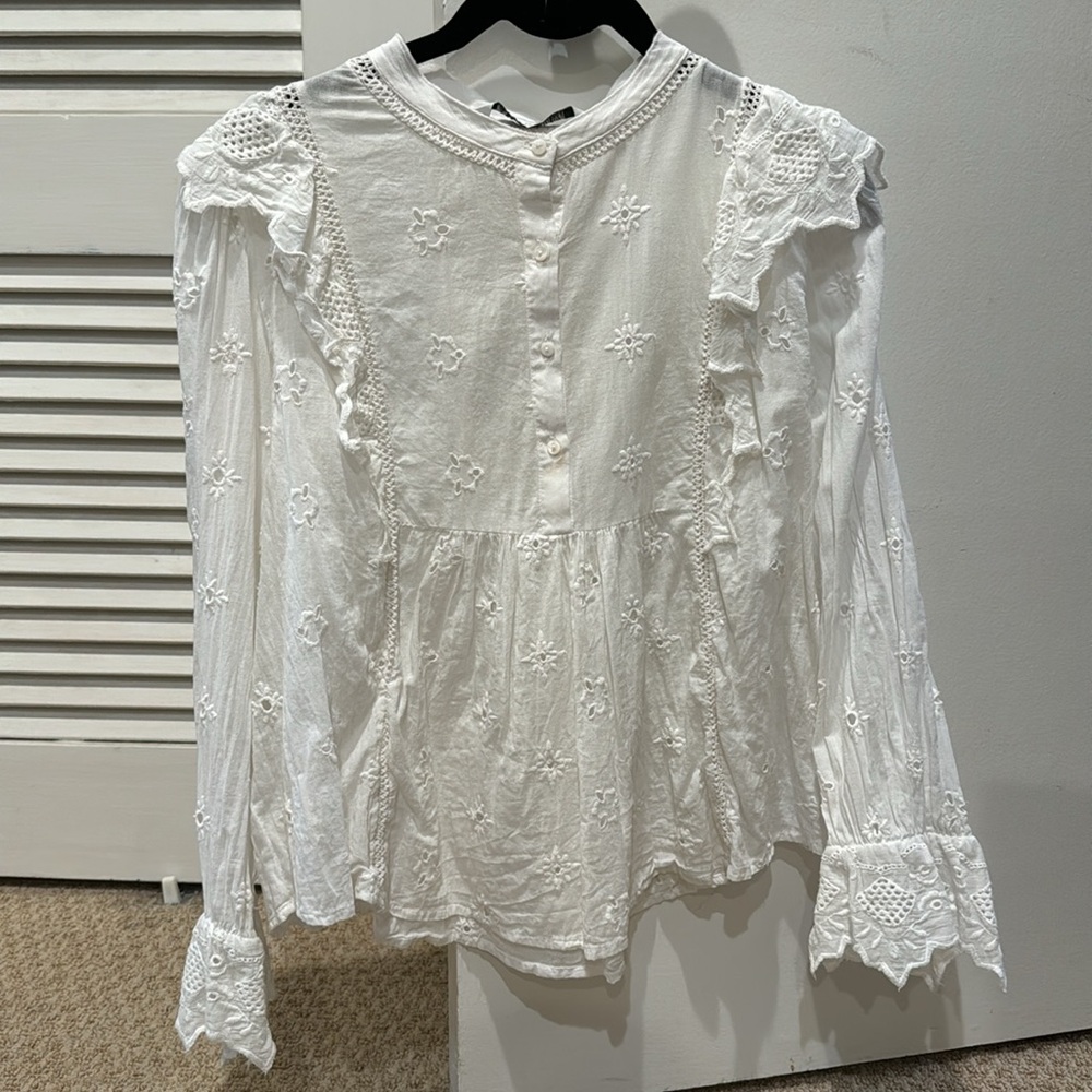 ZARA Buttoned Floral Lace Top